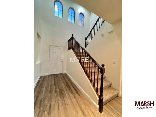 Foto del edificio - Beautiful 4 bedroom home with private pool...