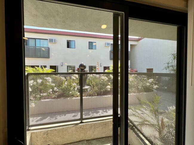 Foto del edificio - 3510 Clarington Ave