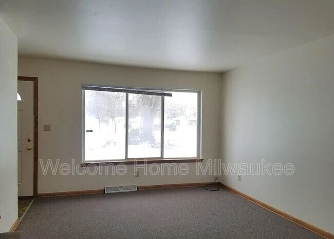 Foto del edificio - 6747A N 75th St