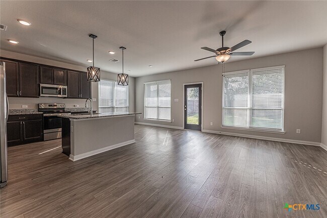 Foto del edificio - 9511 Caemlyn Cv