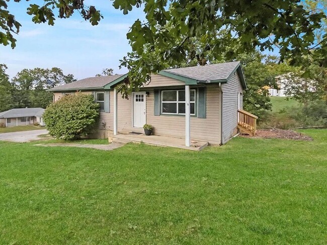 Building Photo - 4 Bedroom Single Family Home in Saint Robert