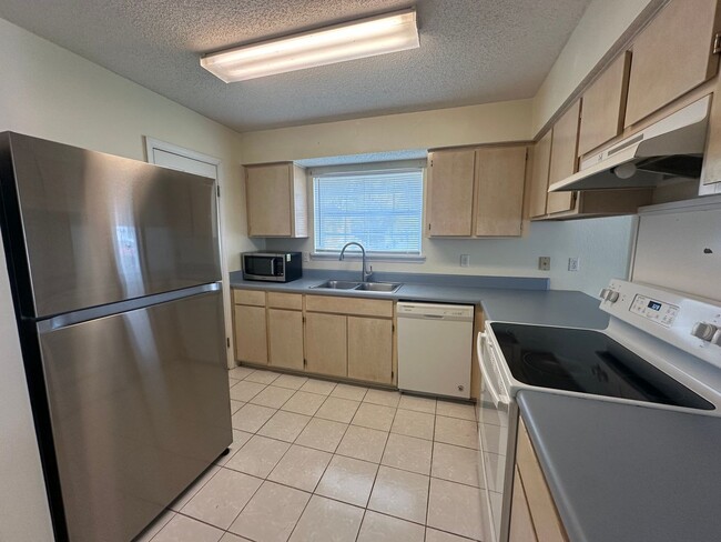 Building Photo - 4128 Castellan Dr