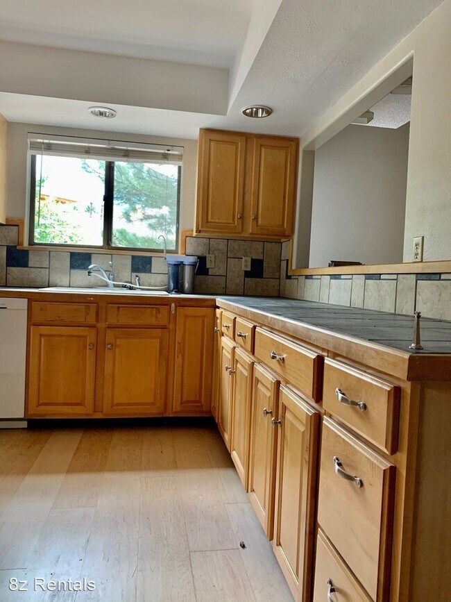 Building Photo - 4 br, 3 bath House - 3901 Apache Court