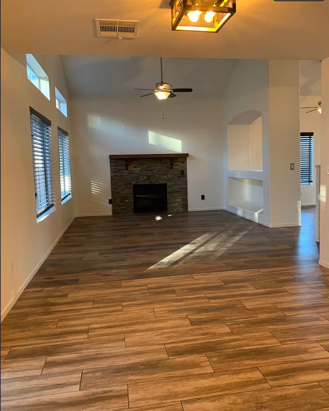 Building Photo - 309 Teal Ridge Hills Dr