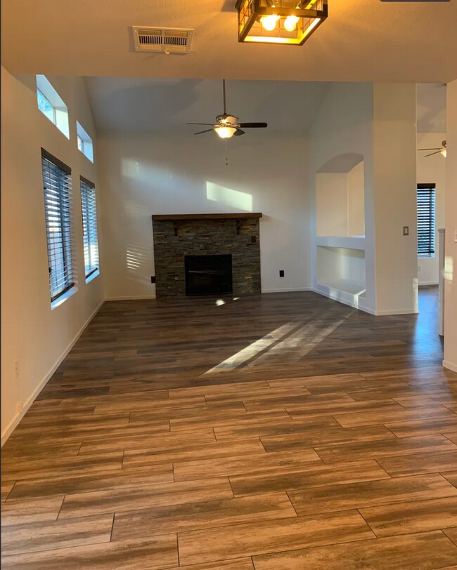 Foto del edificio - 309 Teal Ridge Hills Dr