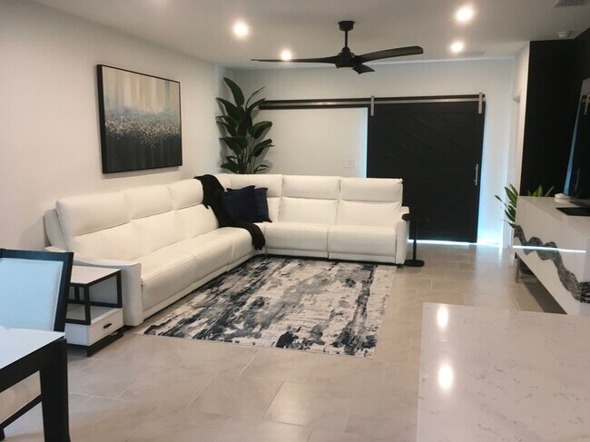 Foto del edificio - 12134 Monterey Pine Ln