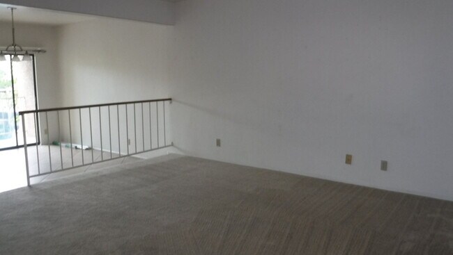 Building Photo - 2524 S El Paradiso