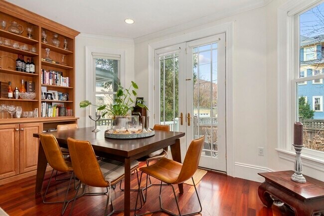 Foto del edificio - 53 Upland Rd