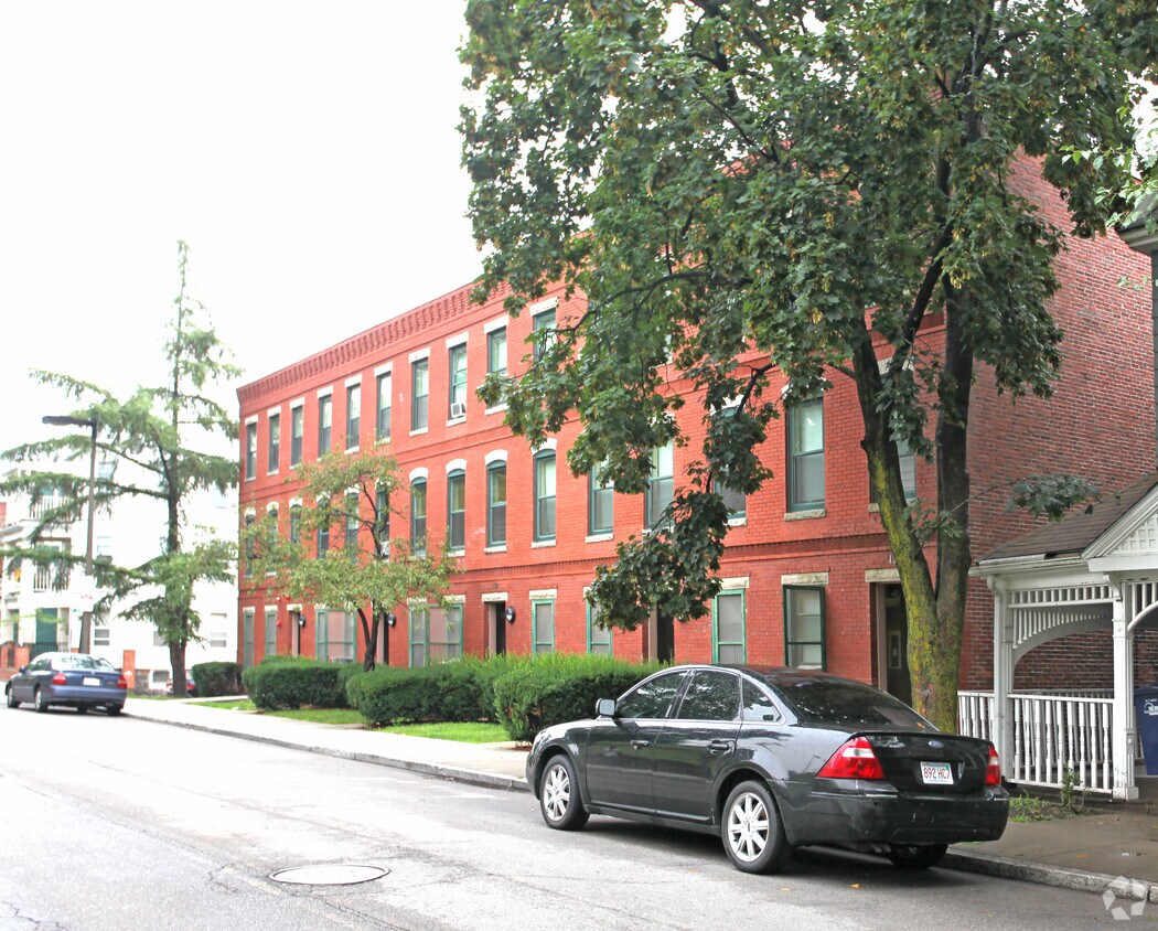 Building Photo - 128-136 Adams St