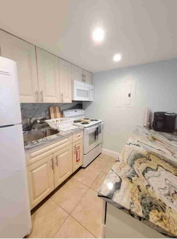 Foto del edificio - 700 SE 14th Ct