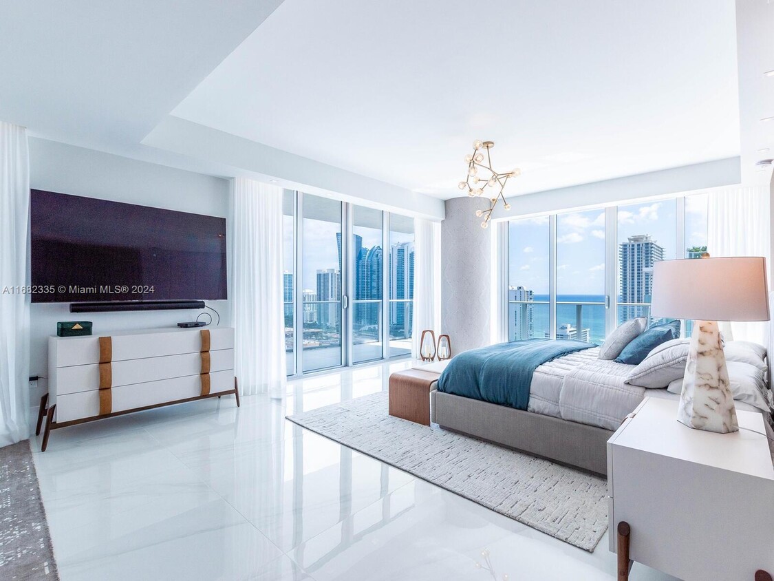 Foto principal - 330 Sunny Isles Blvd