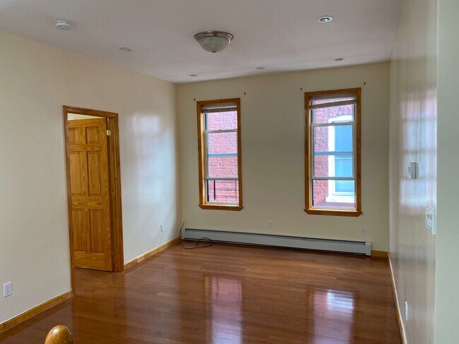 Building Photo - 2278 E 22nd St