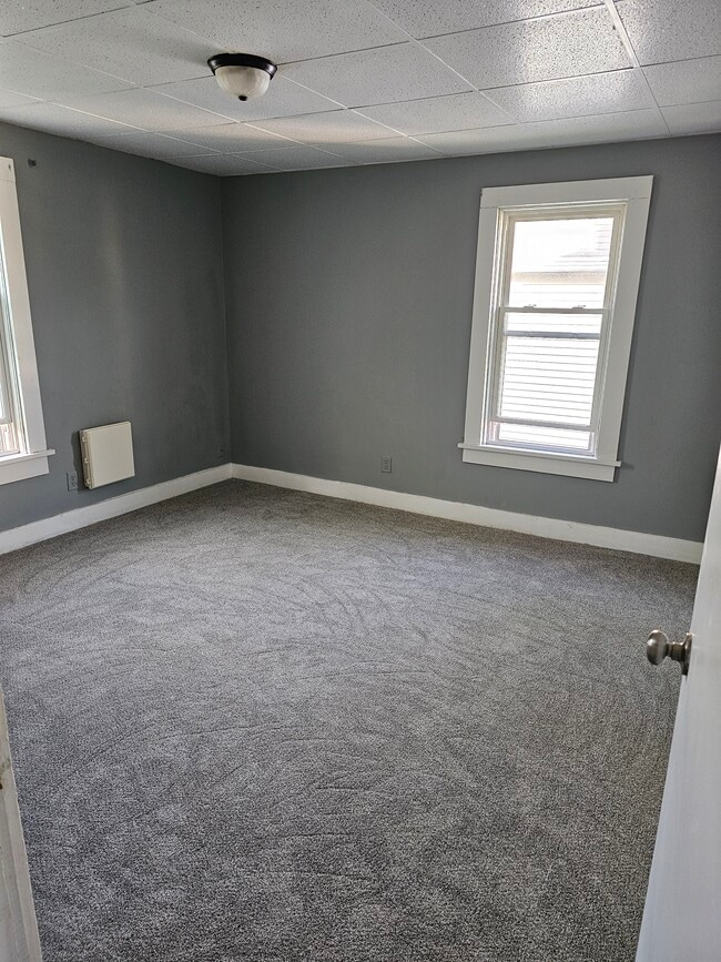 Building Photo - 721 Greenlawn Ave