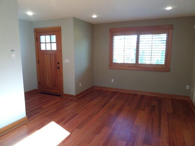 Foto del edificio - GREAT NEW PRICE! Fantastic 3 Bedroom Home ...