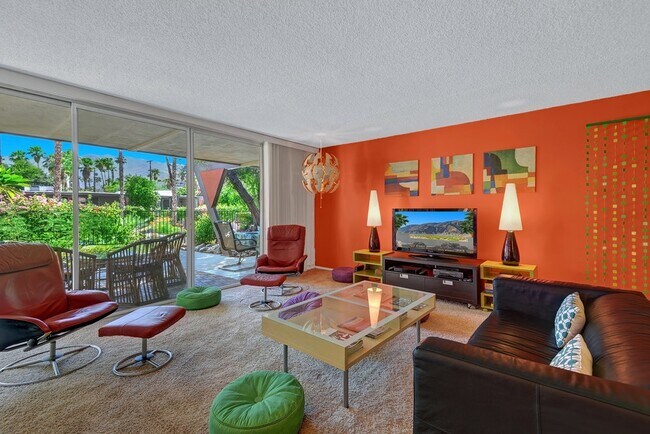 Building Photo - 243 E Twin Palms Dr