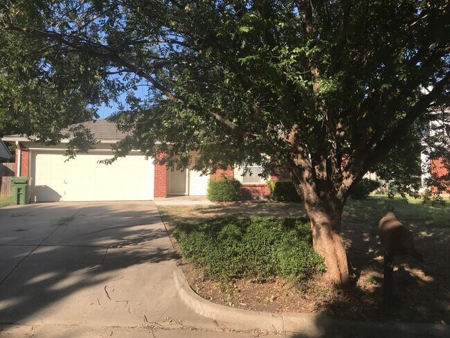 Building Photo - 619 Myrtle Dr