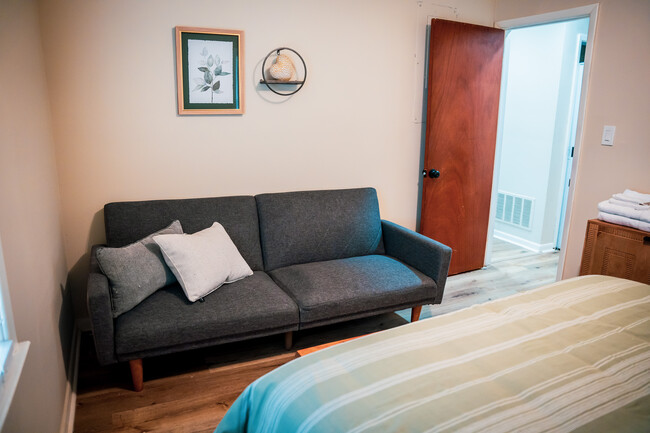 Foto del edificio - 3232 Logan Pl