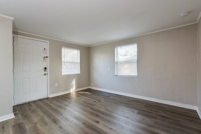 Foto del edificio - 814 Ferndell Rd