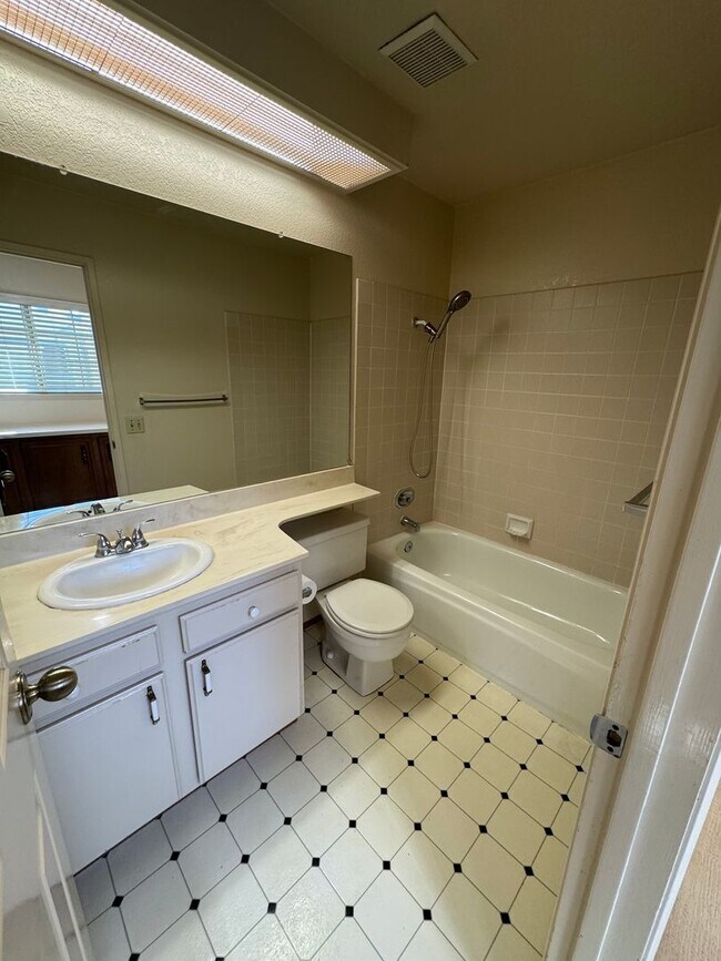 Foto del edificio - 6146 Linford Terrace