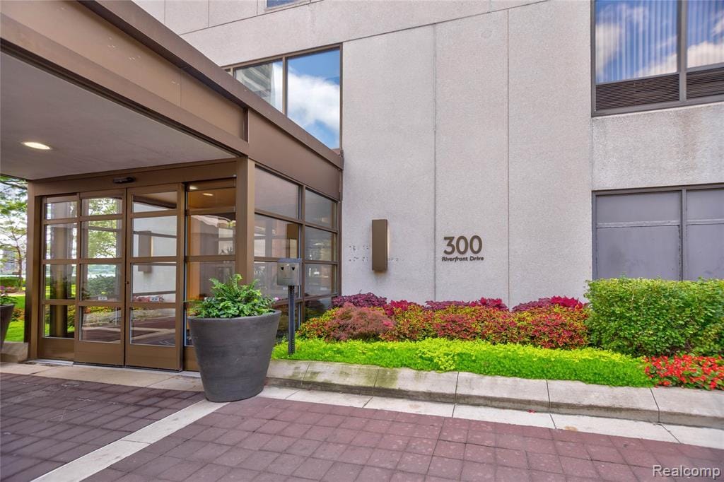 Primary Photo - 300 Riverfront Dr