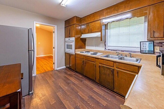 Building Photo - 1139 Shoreham Dr