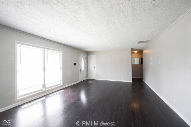 Building Photo - 3926 Malibu Dr