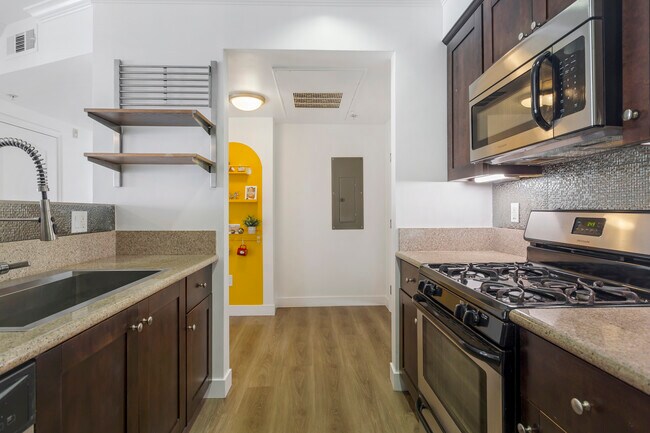 Building Photo - 5633 Carlton Way