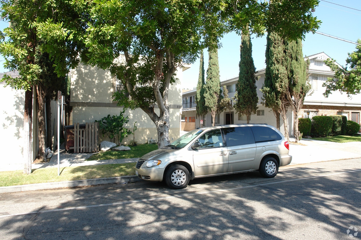 Building Photo - 317 E Dryden St