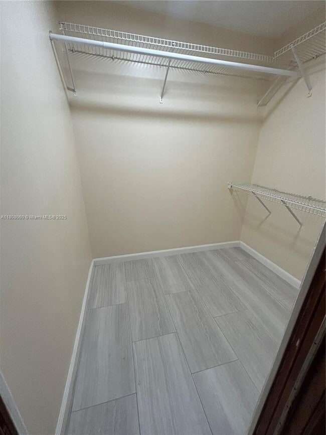 Foto del edificio - 7221 Harbour Blvd