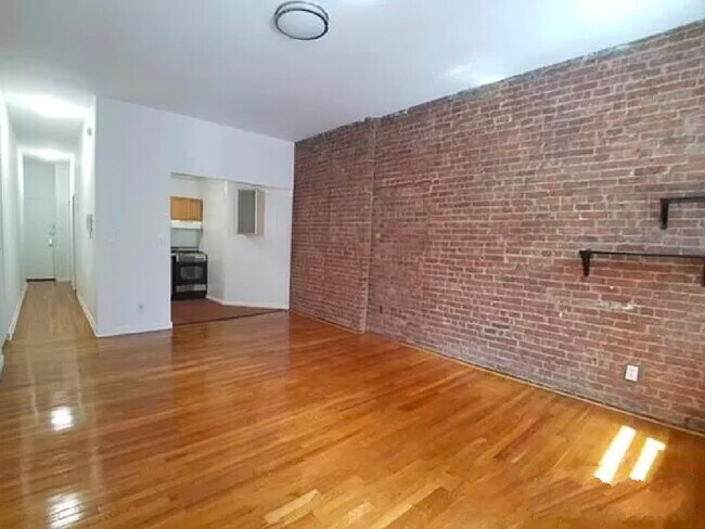 Building Photo - 201 W 91st St