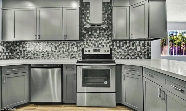 Foto del edificio - 1056 E Oakey Blvd