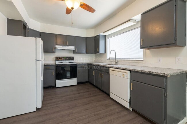 Building Photo - 1700 N Harvard Ave