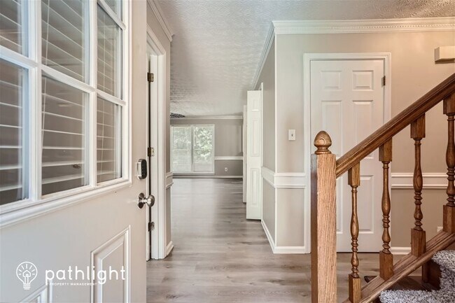 Building Photo - 2910 Camary Pl Dr SE