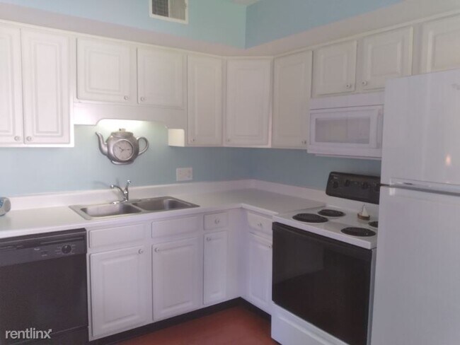 Building Photo - 1 br, 1 bath Condo - 3606 Lakeshore Dr