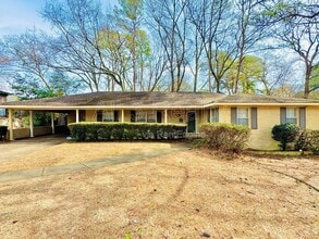 Building Photo - 535 Larkin Ln