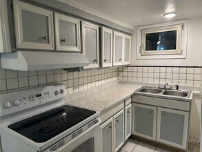 Building Photo - 2010 Carr Ave