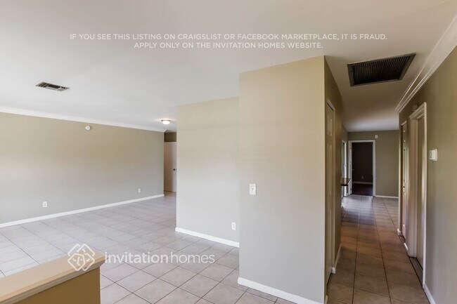 Foto del edificio - 1382 Woodcrest Rd E