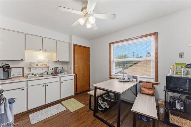 Foto del edificio - 14220 Triskett Rd