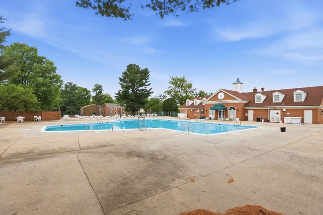 Foto del edificio - 742 Quince Orchard Blvd