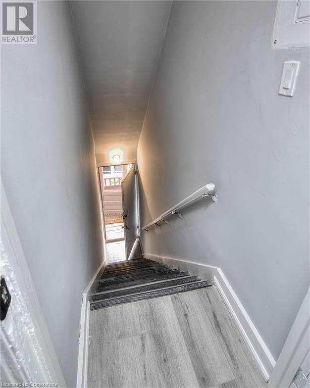 Photo du bâtiment - Upper Level 2 Bed / 1 Bath Unit for Rent in Kitchener, ON - $1,949/month (utilities included)