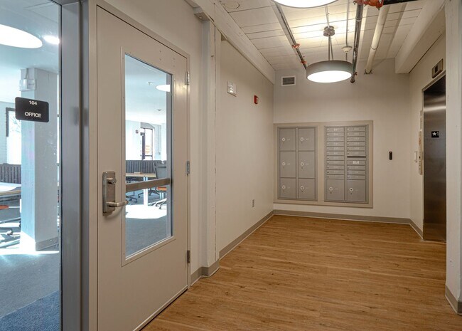 Foto del edificio - Bright Studio Apartment - Brattleboro, VT. $1450/month, 425 sq.ft. ALL UTILITIES INCLUDED- Availa...