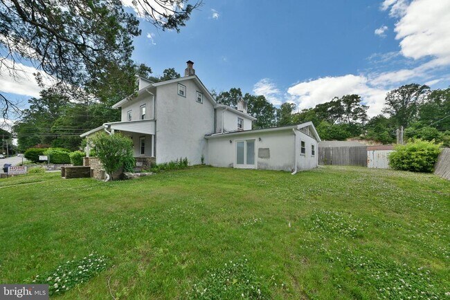 Foto del edificio - 422 Willow Grove Ave
