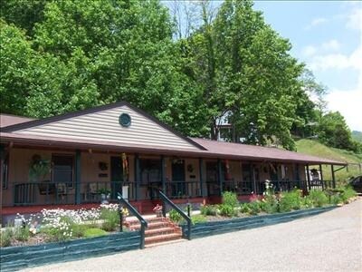 Primary Photo - 127 Mountainside Rd
