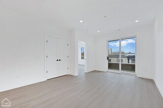 Building Photo - 3322 N Halsted St