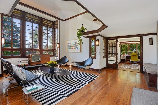 Foto del edificio - 2771 Crawford Ave
