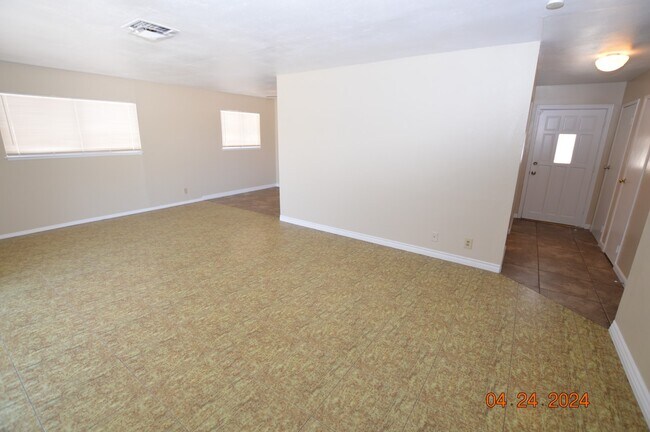Foto del edificio - 5817 Shawnee Ave