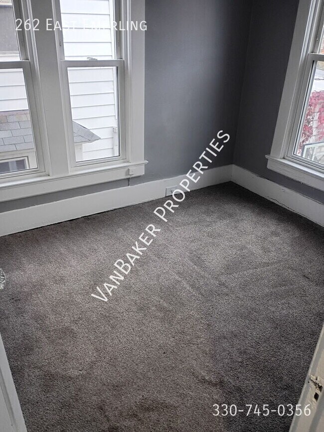 Foto del edificio - 262 East Emerling-