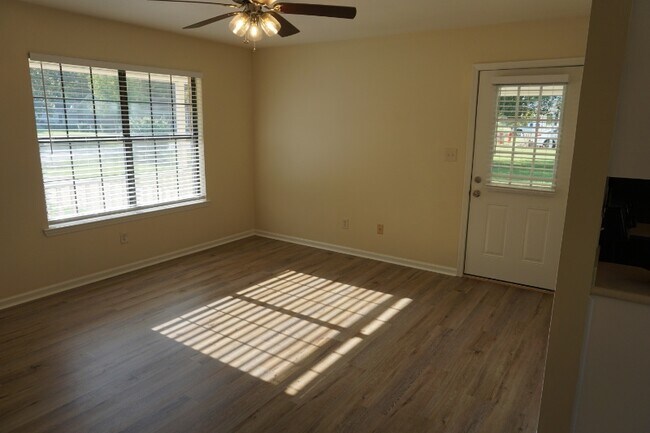 Building Photo - 1109 Meridian Dr