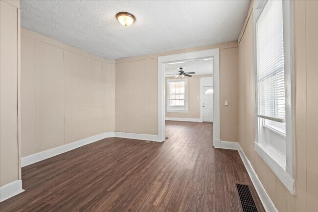 Foto del edificio - 119-119 N Grant Ave