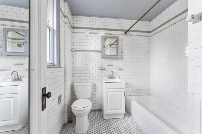 Building Photo - 152 Ford Ave